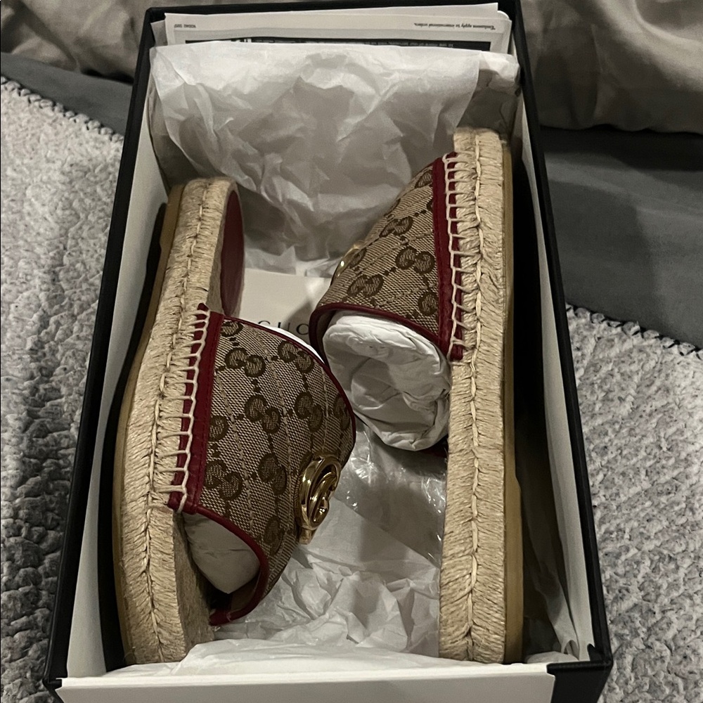 Gucci Women's Beige and Red Espadrille Slides - Picture 10 of 11